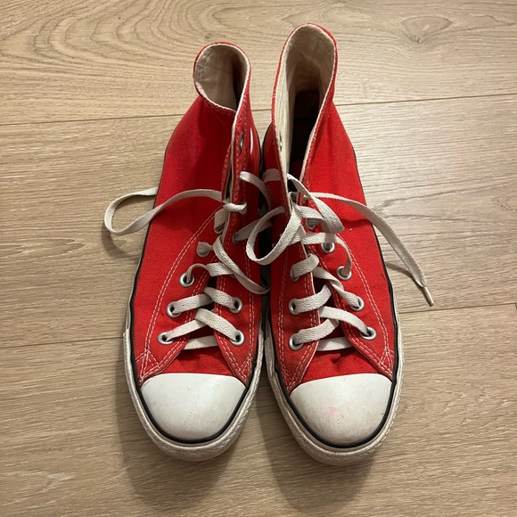 COPY - red converse - Picture 1 of 6